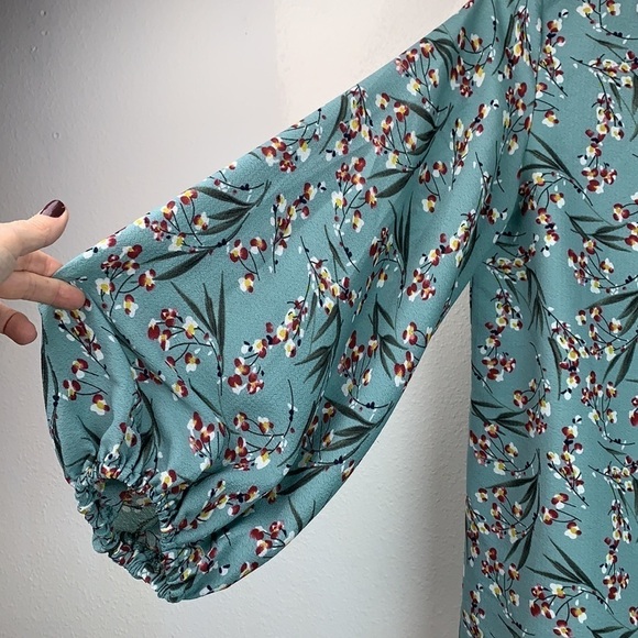 Belongsci tiny floral print blouse V neck balloon sleeve soft green tunic top - Picture 6 of 9